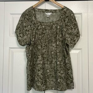EUC Christopher & Banks XL Green short sleeve Blouse With Square Neck. Summer